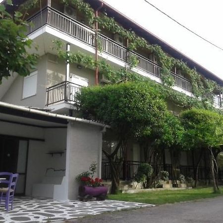 פראליה פנטליימונוס Helena Apartments מראה חיצוני תמונה