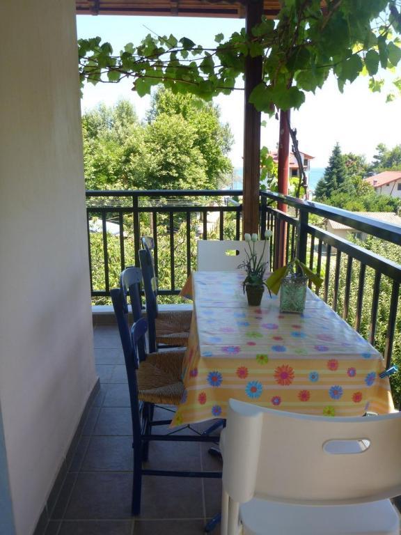 פראליה פנטליימונוס Helena Apartments חדר תמונה